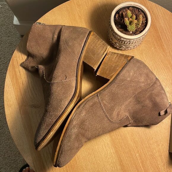 Rebels | Molly Western-Style Suede Booties, size 7.5 - Picture 9 of 14